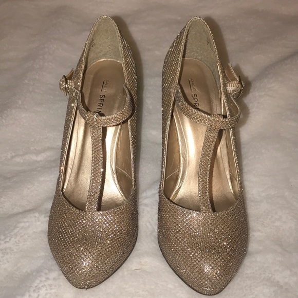 Call It Spring Gold Heels - Picture 2 of 5